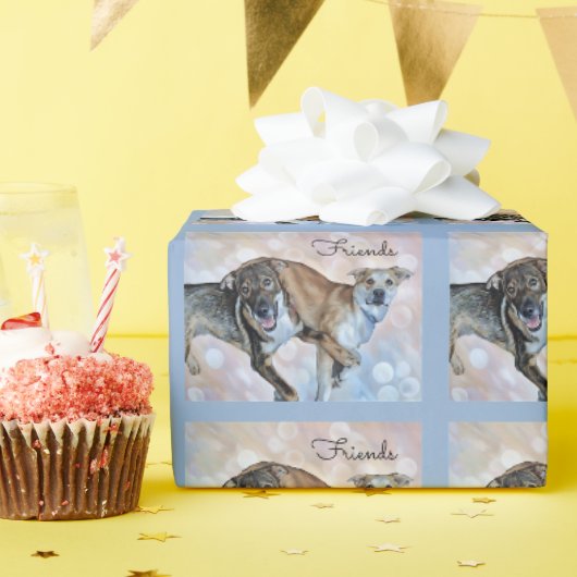 Twee puppyvrienden verpakken papier (Verjaardagsfeest)