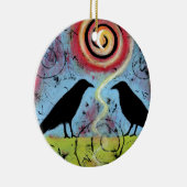 Twee raven zitten en reflecteren grillig keramisch ornament (Rechts)