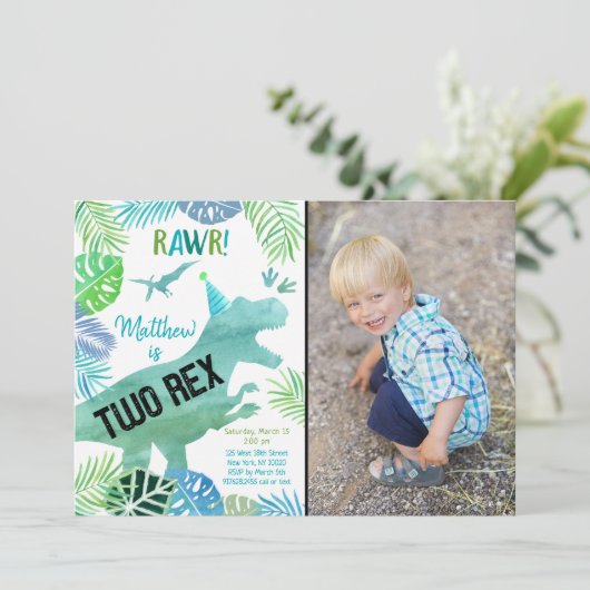 Twee Rex Dinosaur Greenery Birthday Kaart (Staand voorkant)