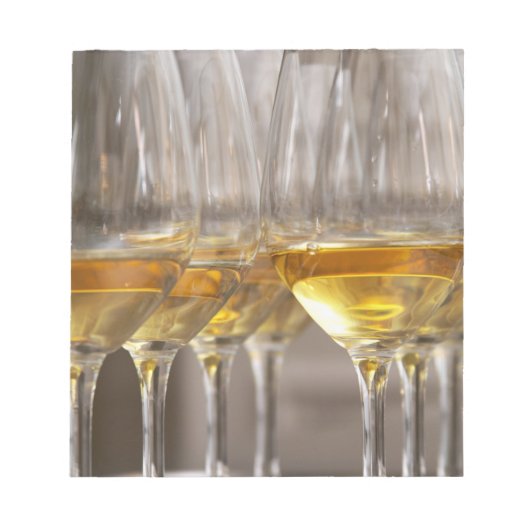 twee rijen wijn die een lucifers met een lucifers notitieblok (Voorkant)