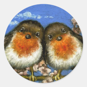 Twee robins zingen liefdesliedjes in kersenbloesem ronde sticker