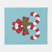 Twee rode en witte snoepjes op blauw fleece deken (Voorkant (Horizontaal))
