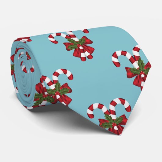 Twee rode en witte snoepjes op blauw stropdas (Opgerold)