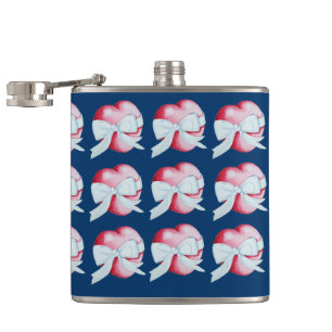 twee rode harten gebonden aan witte lintboeg heupfles