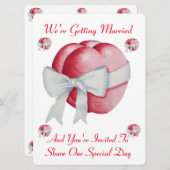 twee rode harten met een witte bruiloft kaart (Voorkant / Achterkant)