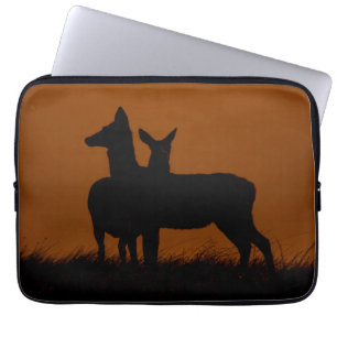Twee rode herten bij dageraad natuurfotografie laptop sleeve