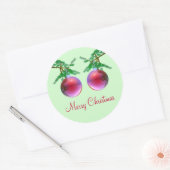 Twee rode kerstballen ronde sticker (Envelop)