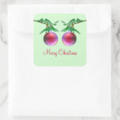 Twee rode kerstballen vierkante sticker (Tas)