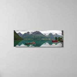 Twee roeiboten met weerspiegeling in een meer op c canvas afdruk