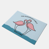 Twee Roze Flamingo's Familienaam Welkom Deurmat (Schuin)