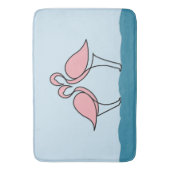 Twee roze flamingo's op het water badmat (Voorkant Verticaal)