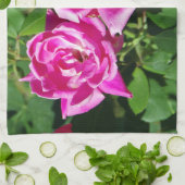 Twee roze keukenhanddoeken voor rozen (Gevouwen)