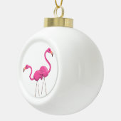 Twee roze lamingos die samen staan keramische bal ornament (Rechts)