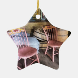 Twee Roze Stoelen in Algemene Opslag Keramisch Ornament