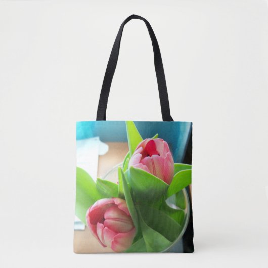 twee roze tulpen op een all-over gedrukte canvas t tote bag (Voorkant)