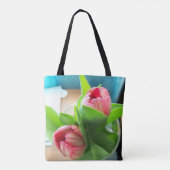 twee roze tulpen op een all-over gedrukte canvas t tote bag (Achterkant)
