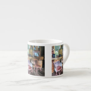 Twee roze voorzitters in het algemeen espresso kop