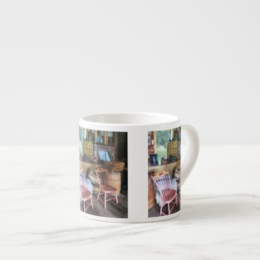 Twee roze voorzitters in het algemeen espresso kop (Voorkant rechts)