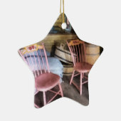 Twee roze voorzitters in het algemeen keramisch ornament (Rechts)