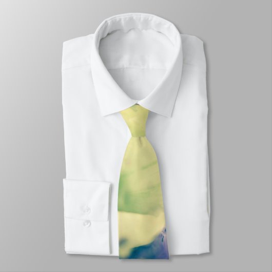 Twee rozen achter een glas stropdas (Gebonden)