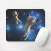 Twee ruimtekatten rond melkweg muismat (Met muis)