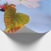 Twee Sakura-bloemen van Bleke roze kleur in het vo Cadeaupapier (Hoek)