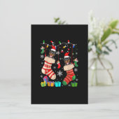 Twee Santa Rottweiler-honden in kerstsokken hond L Kaart (Staand voorkant)