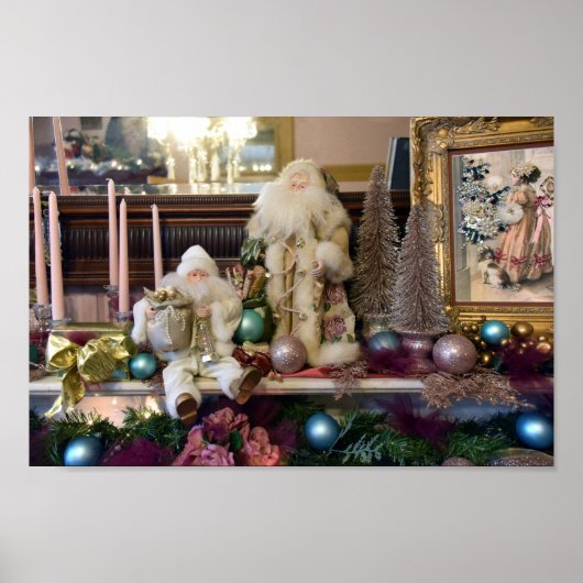 Twee Santas op een Victoriaans Fireplace Mantel Poster (Voorkant)