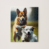 Twee schattige honden rennen in het gras en spelen legpuzzel (Verticaal)