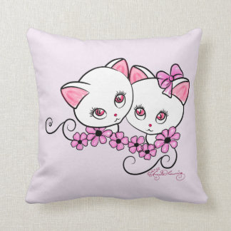 Twee schattige Kittens met Daisies Pink Kussen