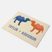 Twee Schattigee Cartoon Camels koppels gepersonali Deurmat (Schuin)