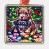 Twee Schattigee Puppies spelen onder de kerstboom Metalen Ornament (Voorkant)