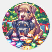 Twee Schattigee Puppies spelen onder de kerstboom Ronde Sticker (Voorkant)