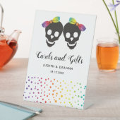 Twee schedelbries kleurrijke confetti lesbische br reclamebord met voetstuk (Insitu)