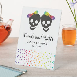 Twee schedelbries kleurrijke confetti lesbische br reclamebord met voetstuk