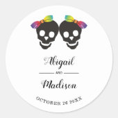 Twee schedelbruinen regenboogkleuren lesbische bru ronde sticker (Voorkant)