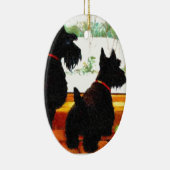Twee Scottie Dogs die wachten op de kerstman Keramisch Ornament (Rechts)