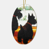 Twee Scottie Dogs die wachten op de kerstman Keramisch Ornament (Links)