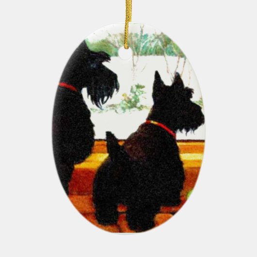 Twee Scottie Dogs die wachten op de kerstman Keramisch Ornament (Voorkant)