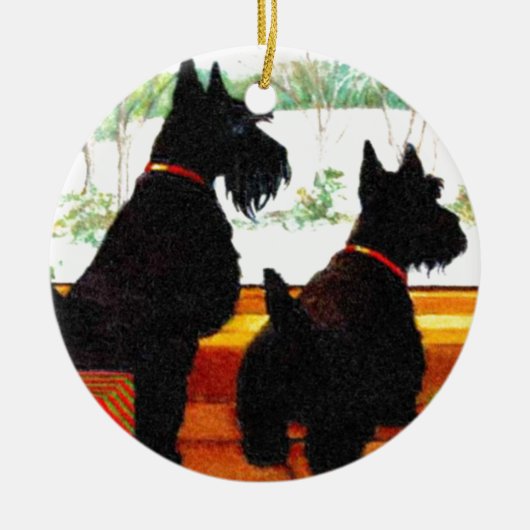 Twee Scottie Dogs die wachten op de kerstman Keramisch Ornament (Voorkant)