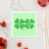 Twee shamrocks getrimd in Gold Paper Napkins Servetten (Insitu)