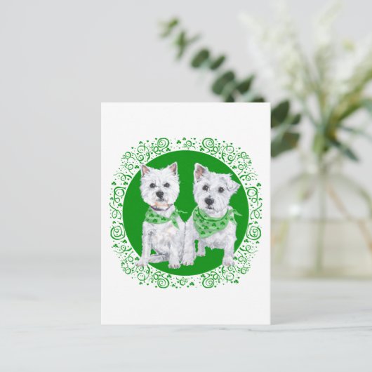 Twee Sitting Westies op St Patricks Day Briefkaart (Staand voorkant)