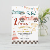 Twee snel twee nieuwsgierig retro race uitnodiging (Staand voorkant)