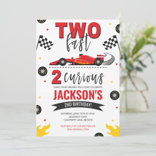 Twee snelle 2 nieuwsgierig rood kaart (Staand voorkant)