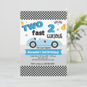 Twee snelle 2 nieuwsgierige Blue Racecar Boy Birth Kaart (Staand voorkant)
