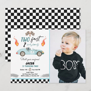 Twee snelle 2 nieuwsgierige racewagens van de twee kaart