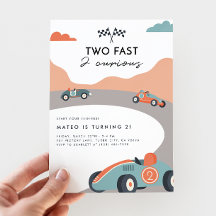 Twee snelle 2 nieuwsgierige retro race auto 2e ver