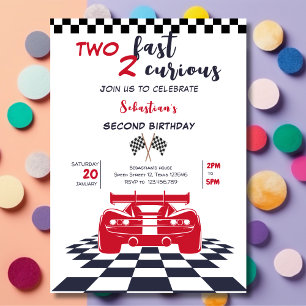 Twee snelle 2 nieuwsgierige tweede kinderverjaarda kaart