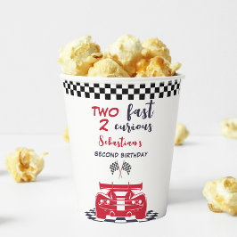 Twee snelle 2 nieuwsgierige tweede kinderverjaarda papieren bekers