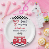 Twee snelle 2 nieuwsgierige tweede kinderverjaarda papieren bordje (Feest)